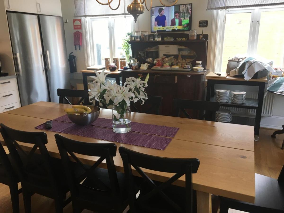 Jaernvaegshotellet B&B Skara Extérieur photo