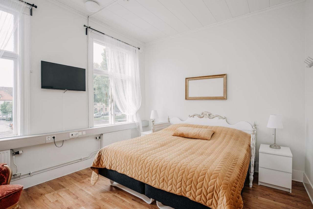 Jaernvaegshotellet B&B Skara Extérieur photo