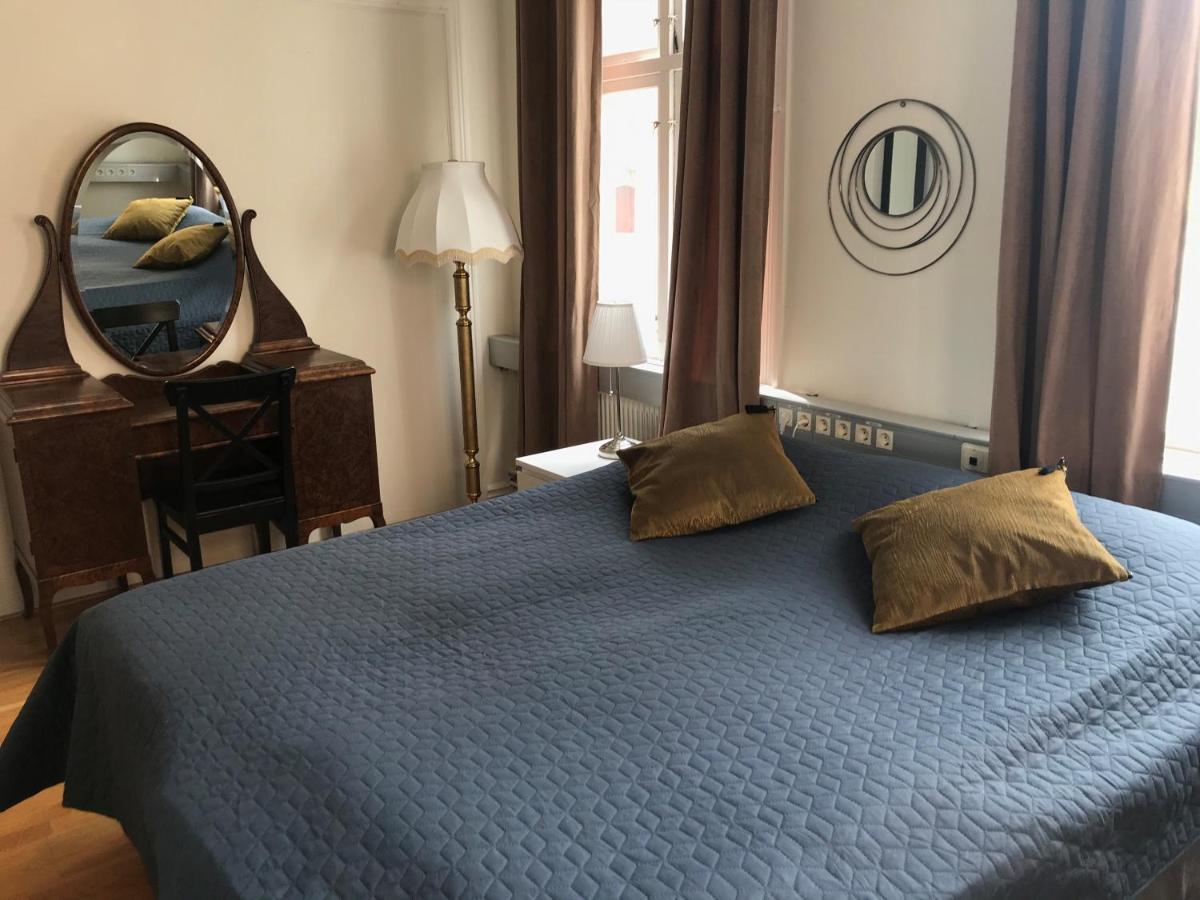 Jaernvaegshotellet B&B Skara Extérieur photo