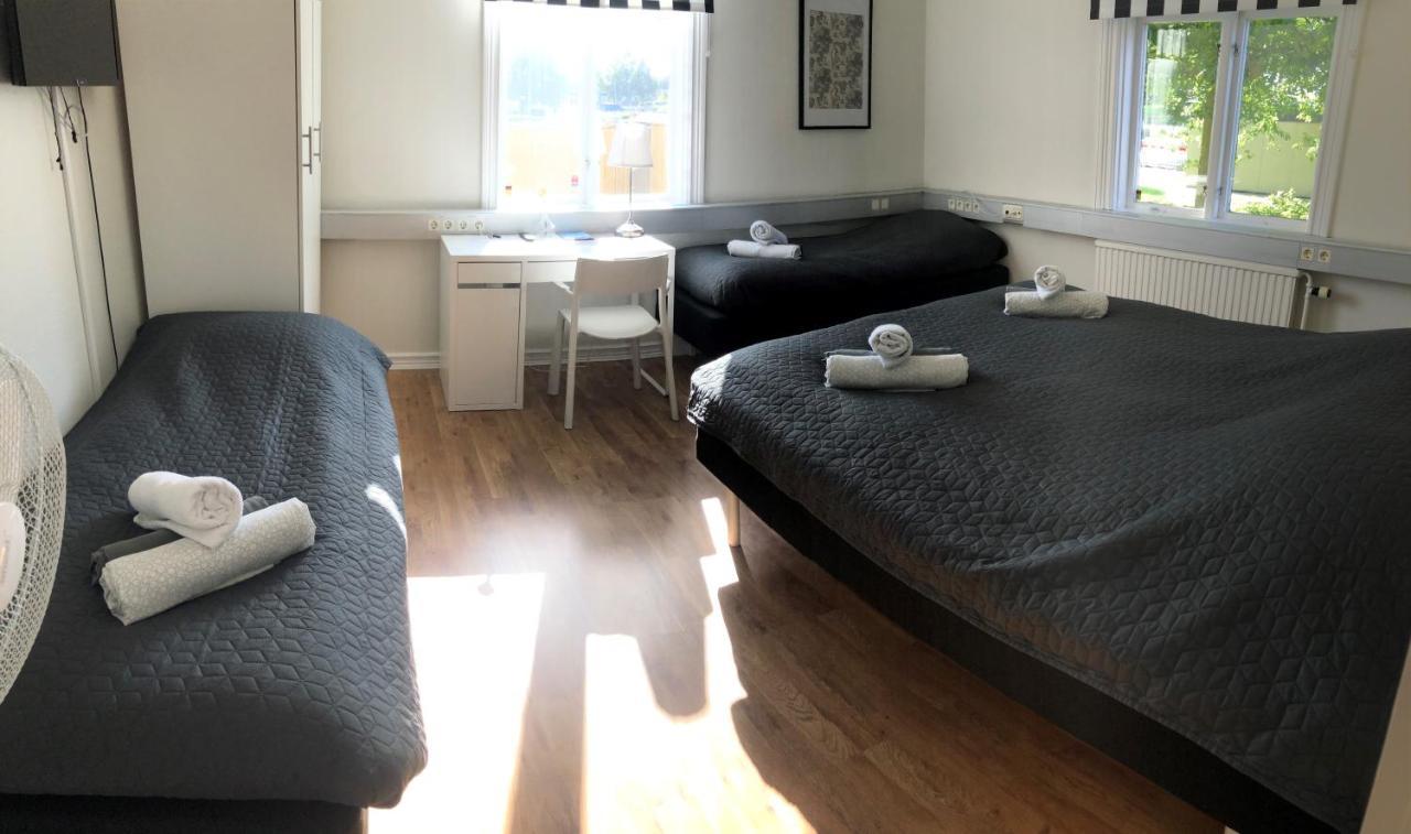 Jaernvaegshotellet B&B Skara Extérieur photo