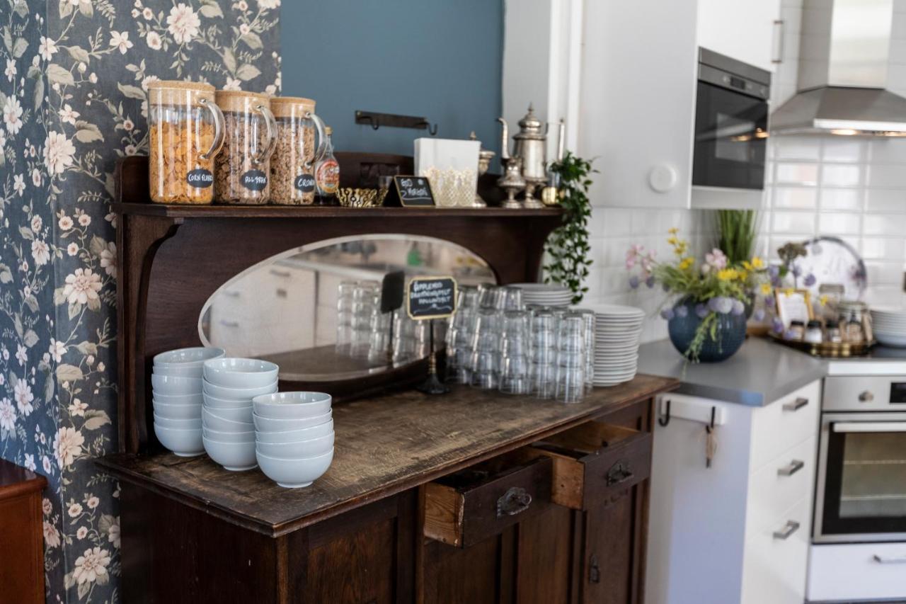 Jaernvaegshotellet B&B Skara Extérieur photo