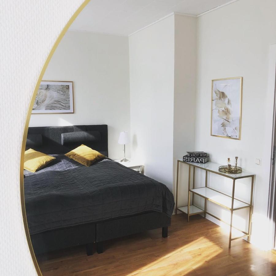 Jaernvaegshotellet B&B Skara Extérieur photo