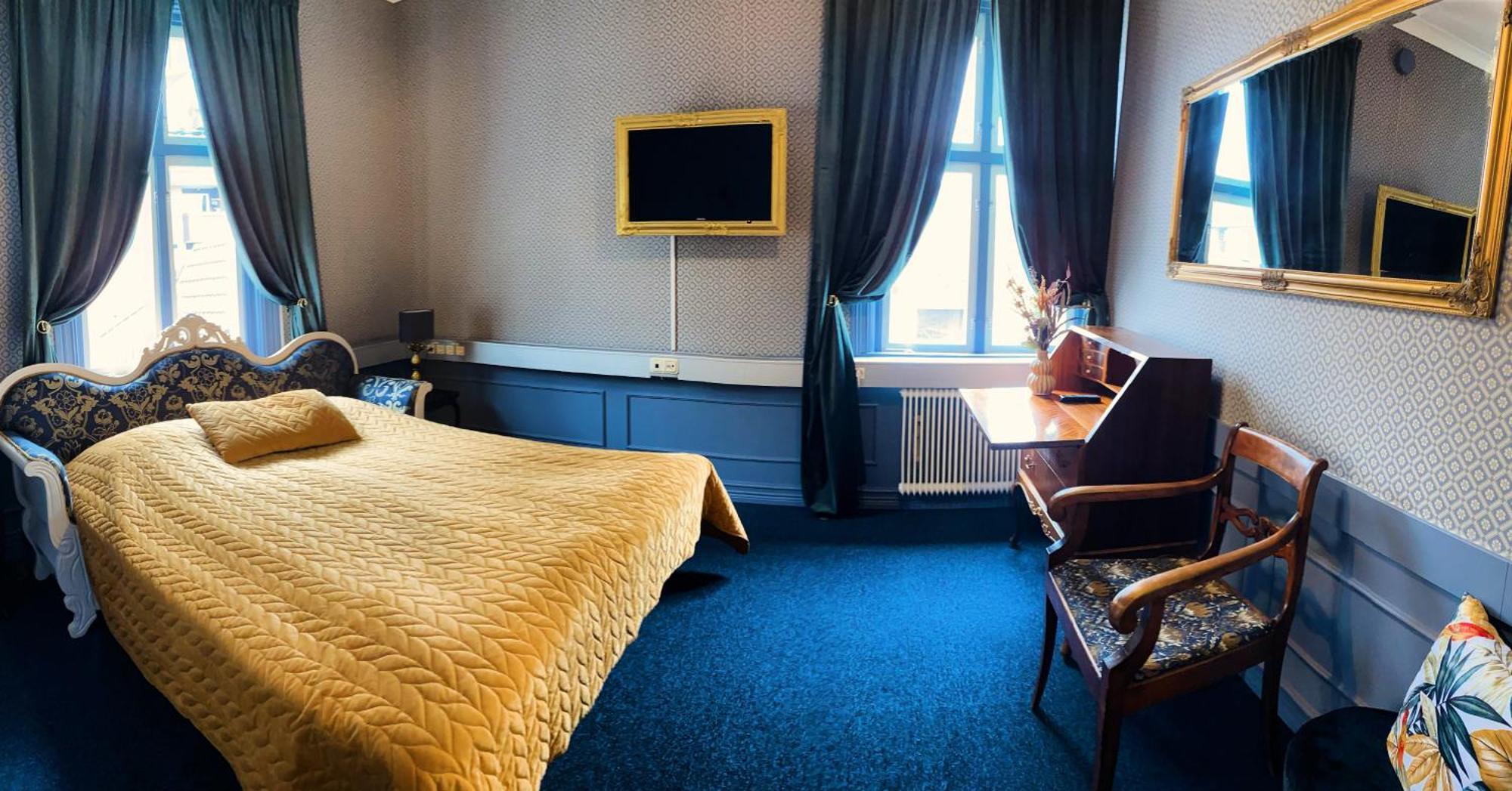 Jaernvaegshotellet B&B Skara Extérieur photo