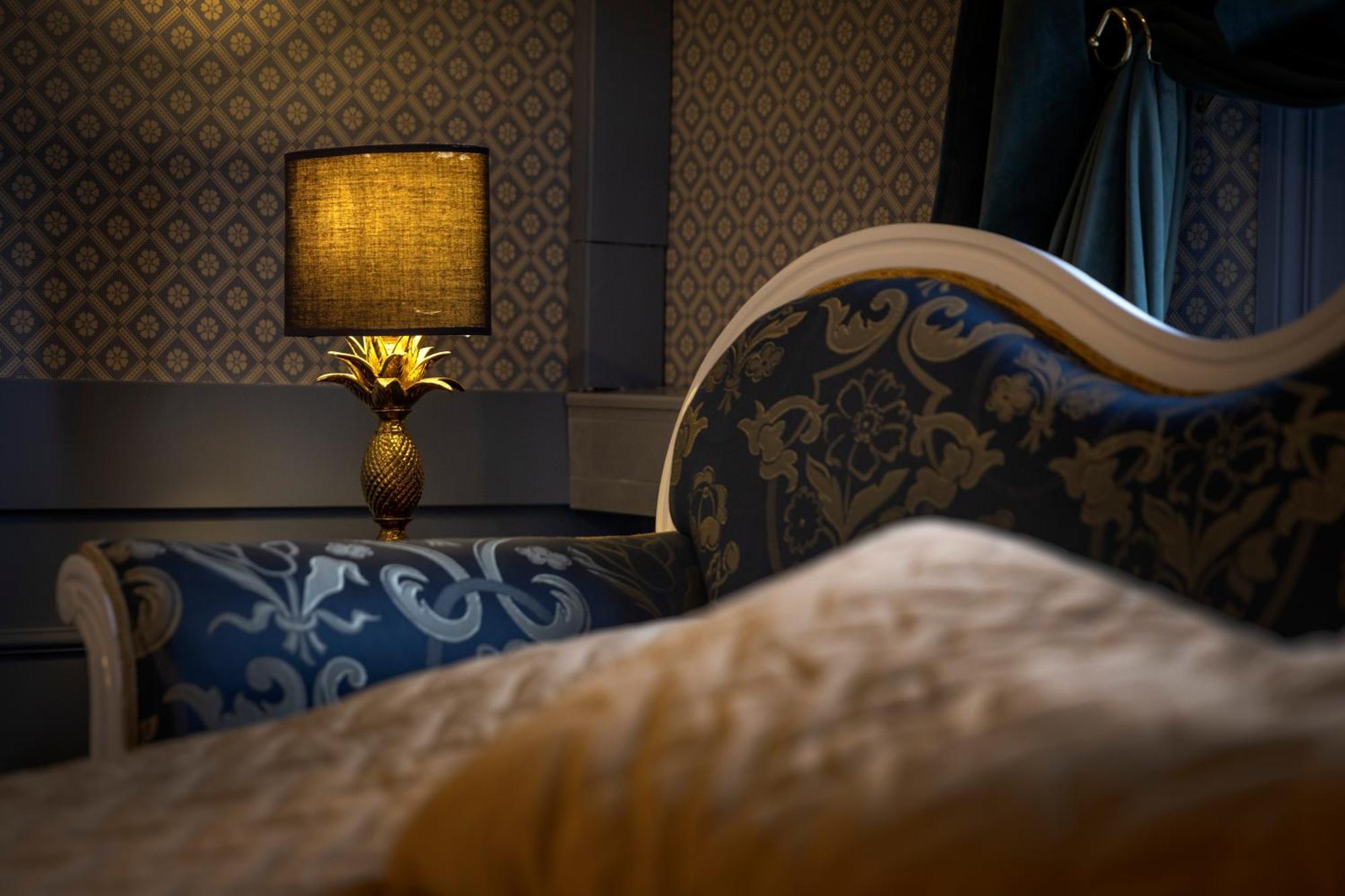Jaernvaegshotellet B&B Skara Extérieur photo